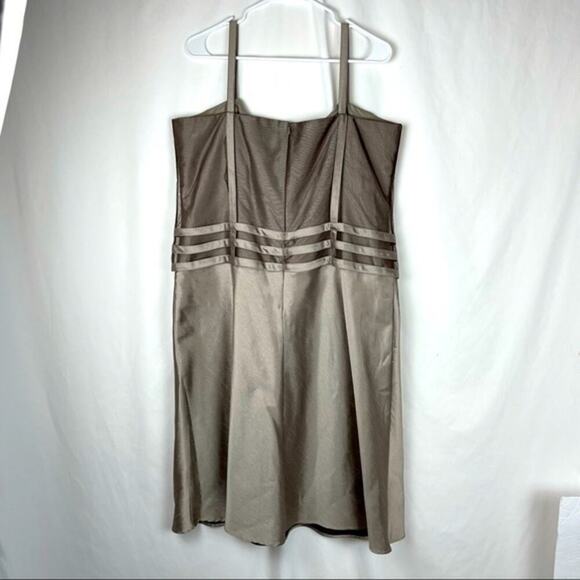 KM Collections by Milla Bell Mother of Bride/Groom Event Dress NWOT Size 18 - Picture 6 of 11